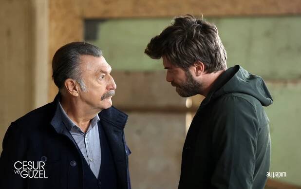 Odvážný a krásná - Epizoda 20 - Z filmu - Tamer Levent, Kıvanç Tatlıtuğ