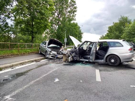 Nehody v sobotu komplikovaly dopravu. I přes policejní kontroly