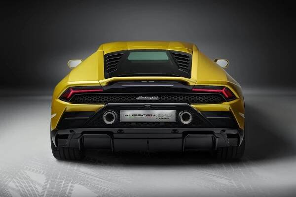 Chytněte býka pořádně za rohy – nové Lamborghini Huracán pouze s pohonem zadních kol bude divočejší a zábavnější