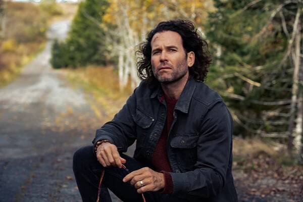 Cesta ven - Forest for the Trees - Z filmu - Eion Bailey