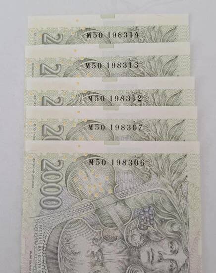 Bankovka 2000 Kč 2007 s. M50 - UNC