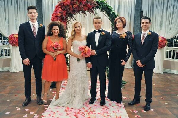 Kevin Fonteyne, Marissa Jaret Winokur, Melissa Joan Hart, Joey Lawrence, Faith Prince, Matthew Lawrence - Melissa a Joey - Žádná tajemství - Promo