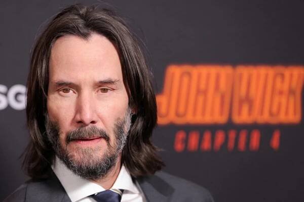 Fanoušci, těšte se: Hvězda Matrixu Keanu Reeves zahraje v Česku se svou kapelou Dogstar!