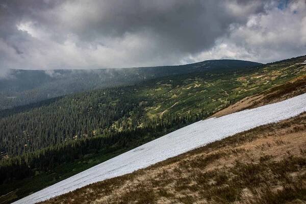 Na Mapě republiky v Krkonoších zůstává osm metrů sněhu, měří ho dronem