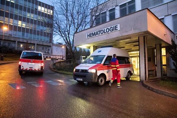 Čtyři dny po střelbě ve vinohradské nemocnici: Změní se bezpečnostní opatření v pražských špitálech?