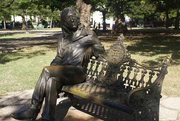 Soubor:John Lennon Memorial in Cuba.jpg – Wikipedie