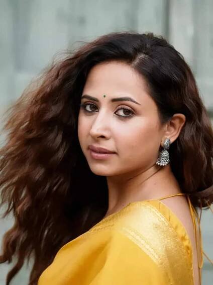 Sargun Mehta’s ethereal simplicity in a mustard saree