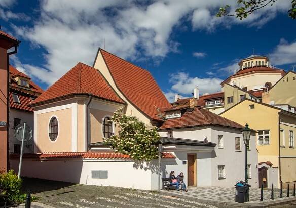 Kostel svatého Vavřince (Malá Strana, Hellichova)