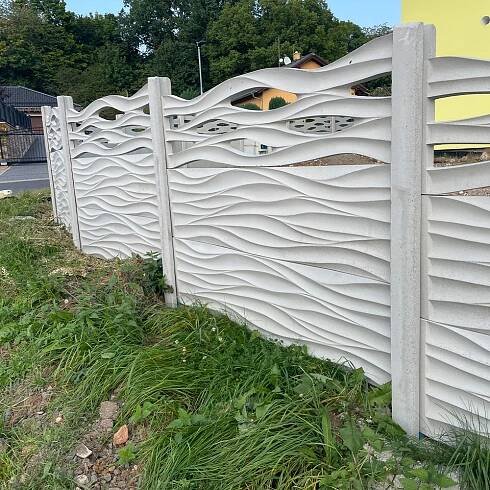Betonové ploty Plzeň | Od výroby po montáž | TOPPLOTBETON