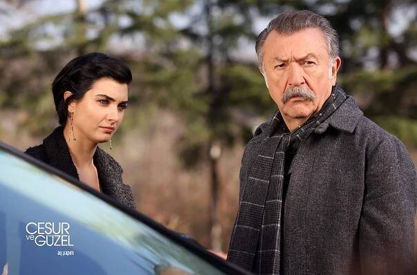 Odvážný a krásná - Epizoda 6 - Z filmu - Tuba Büyüküstün, Tamer Levent