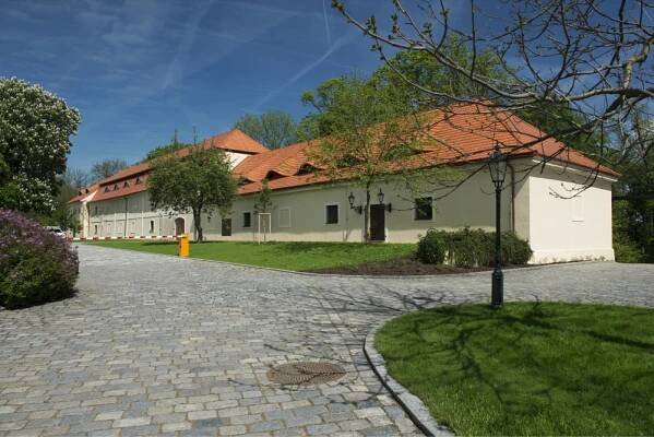 Zámek JIRNY - rekonstrukce zámecké sýpky – Arch.Design