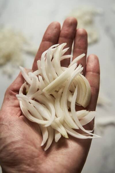 Julienne/vertical sliced onions