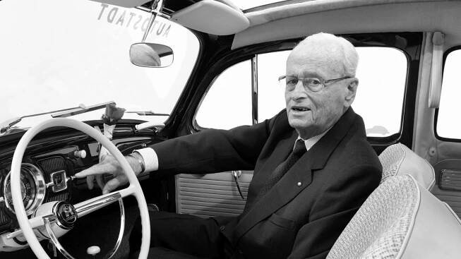 Zemřel Carl Hahn. Manažer, který pro Volkswagen koupil Škodu