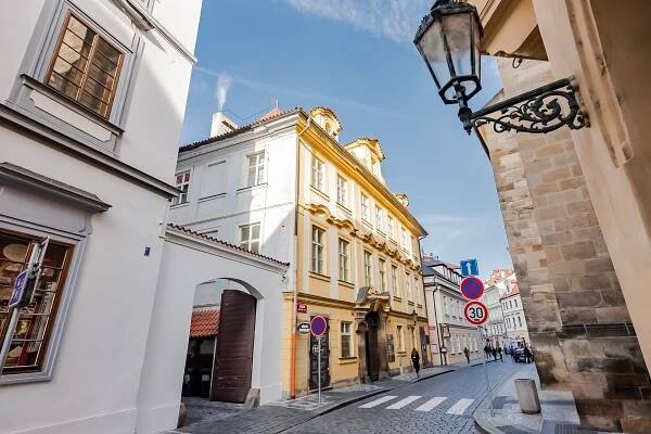 Husova, Staré Město - Praha 1 | Prodej, Bytový dům, 2 050 m²