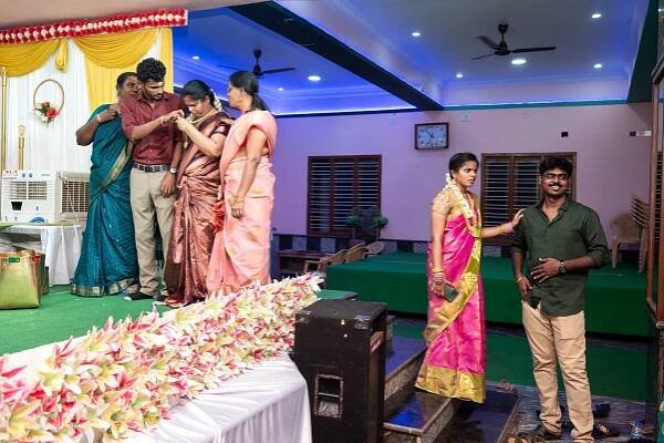 Pon Prabakaran - Candid, Documentary Wedding Photographer, Chennai - Muhurthakaal | Vinoth & Ranjitha