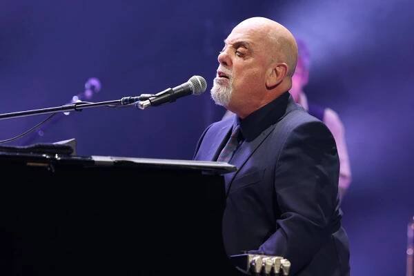 Slavná hudební legenda Billy Joel už potřetí prodává luxusní sídlo na Floridě. Najde kupce domu s vlastní pláží? - HomeInCube