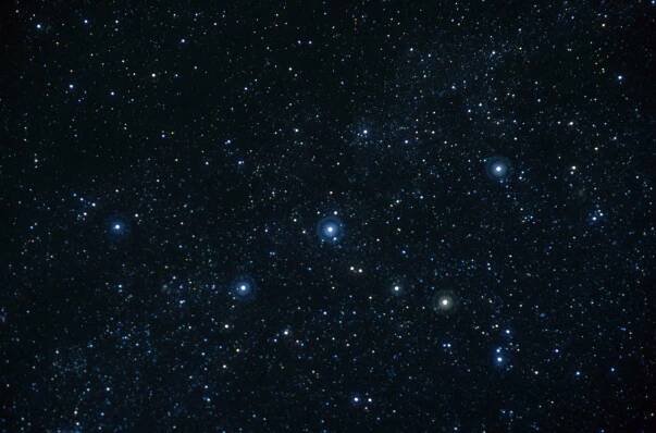 Forming an expanded W across the image are Segin, Ruchbah, Cih (at center), Schedar, and Caph.