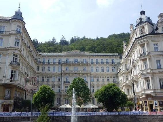 FOTO: Kdo nezná hotel Pupp, jakoby v Karlových Varech nebyl