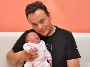Kristýna Harvalíková, Lažiště, 13.6. 2015 v 6.36 hodin, 3000 g. Malá Kristýna je prvorozená.