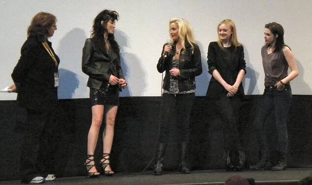 Soubor:Floria Sigismond, Cherie Currie, Dakota Fanning, Kristen Stewart 4.jpg