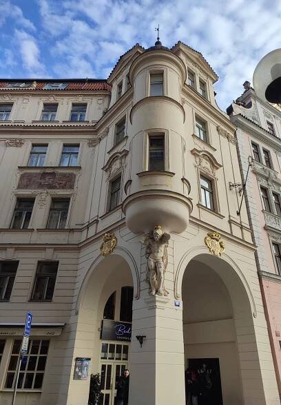 Soubor:Dům U Zlatého slona.jpg – Wikipedie