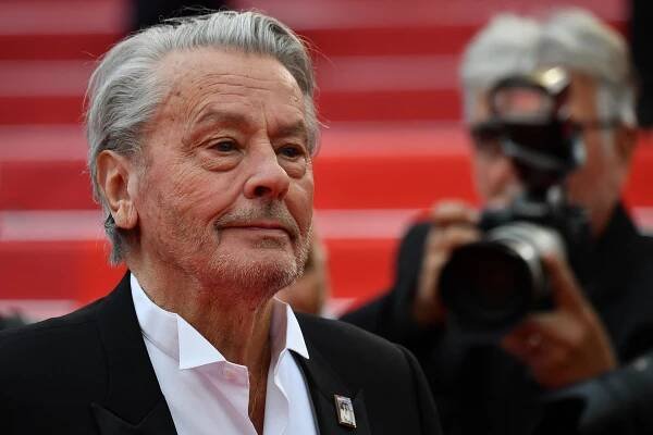 Alain Delon : l’acteur placé sous curatelle renforcée par un juge des tutelles