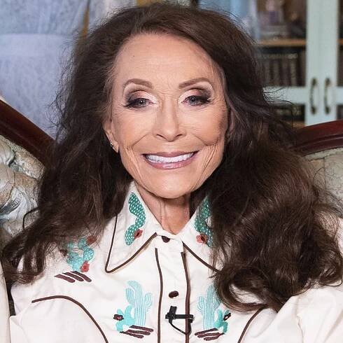 Loretta Lynn, 'Coal Miner's Daughter' Singer Dead at 90