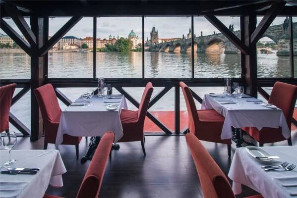 Restaurace Kampa Park: Gurmánské zážitky s výhledem na Karlův most