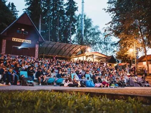 Letní kino Černá v Pošumaví – Kudy z nudy 