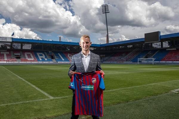 Nová posila v dresu FC Viktoria Plzeň, klub získal univerzála Ondřeje Mihálika