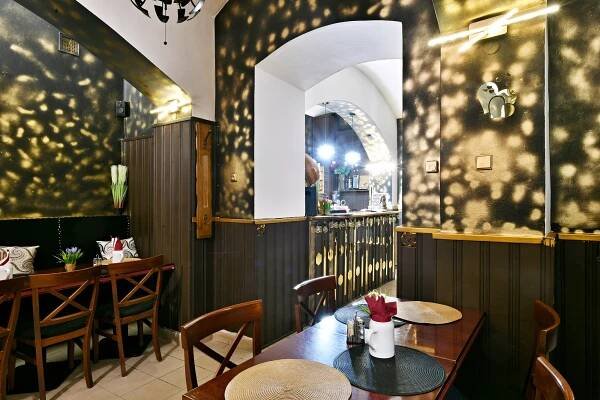Orientální 3chodové degustační menu i s lahví vína pro 2 osoby v restauraci Babylon na Novém Městě
