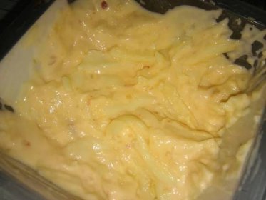 Pikantní sýrová pomazánka s česnekem