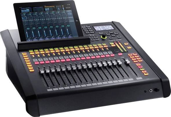 Roland Pro A/V - M-200i | 32-Channel Live Digital Mixing Console 
