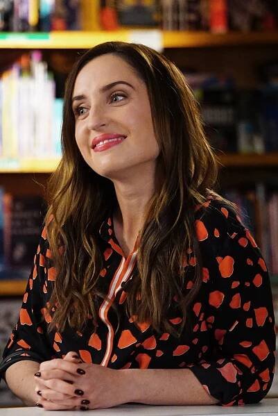 Rodinka na kousky - Awkward Bra Automated Ordained - Z filmu - Zoe Lister Jones