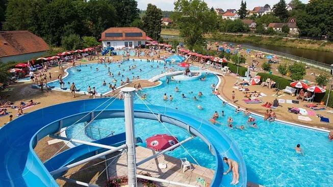 Koupaliště v kraji chystají letní sezonu. Zatím si ale zaplavete spíše v rybníku