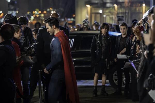 Tyler Hoechlin, Alex Garfin, Jordan Elsass - Superman a Lois - Bizarní lidé v bizarním světě - Z filmu