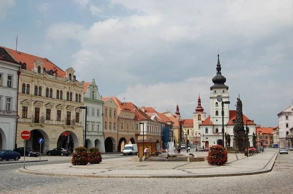 A zde památky, které o poctu bojovaly, ale na seznam se nedostaly, včetně Žatce