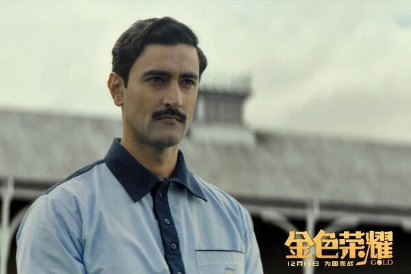 Kunal Kapoor - Gold - Fotosky