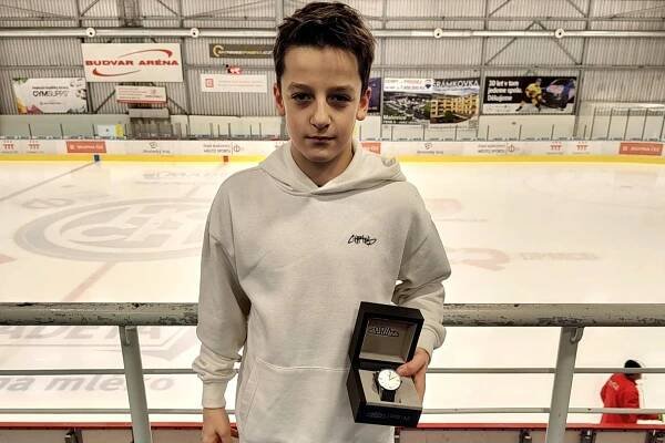 ‚Věděl jsem, že mi to hokejový bůh vrátí.‘ Mladý sportovec získal ocenění za fair play