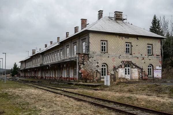 Nádraží Moldava v Krušných horách - Jednou stopou Českem