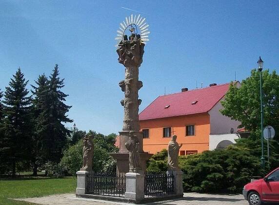 Sloup ve Městě Touškov