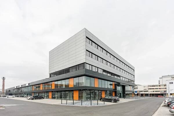 Poděbradská, Vysočany - Praha 9 | Pronájem, Administrativní budova