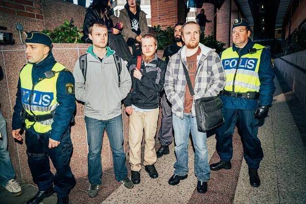 Simon Gregor Carlsson, Arvid Swedrup, Willjam Lempling - The Pirate Bay - Episode 1 - Z filmu