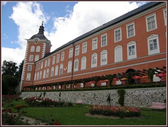Kamenice nad Lipou, zámek