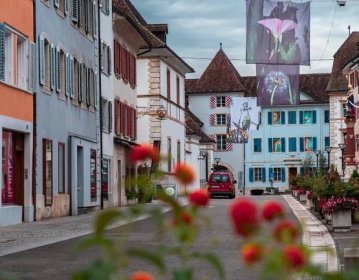 Delemont, Švýcarsko - 19. října 2021: Delemont je hlavním městem švýcarského kantonu Jura — Stock obrázek