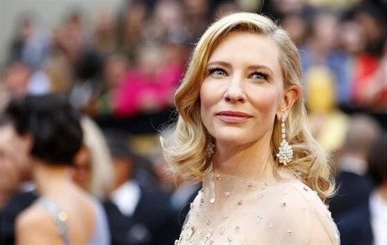 Fotogalerie: Herečka Cate Blanchettová zazářila ve filmu Jasmíniny slzy (2. března 2014).