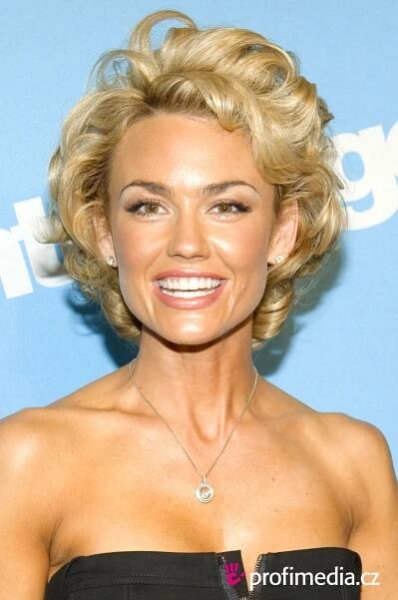 Kelly Carlson - celebrity účes - HappyHair