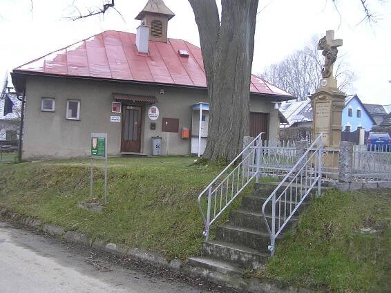 Modlíkov: malá obec s moderním hřištěm i kontejnery pod zemí