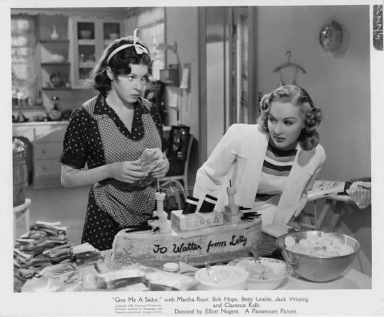 Give Me a Sailor (1938) | Galerie - Z filmu | ČSFD.cz