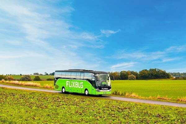 Do majitele FlixBusu vstupuje nejbohatší Němec, akvizice ohodnotila firmu na více než 3 miliardy eur